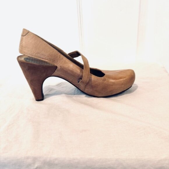 Tsubo Tan Slingback Heels - Picture 3 of 4